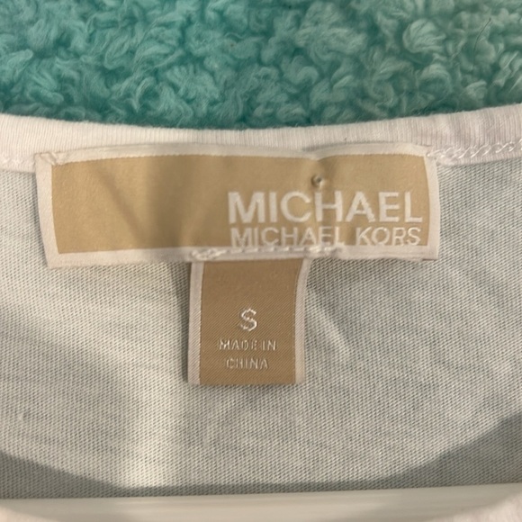 🔥NWOTMichael Kors White T-Shirt with Silver Logo🔥 - Picture 5 of 5